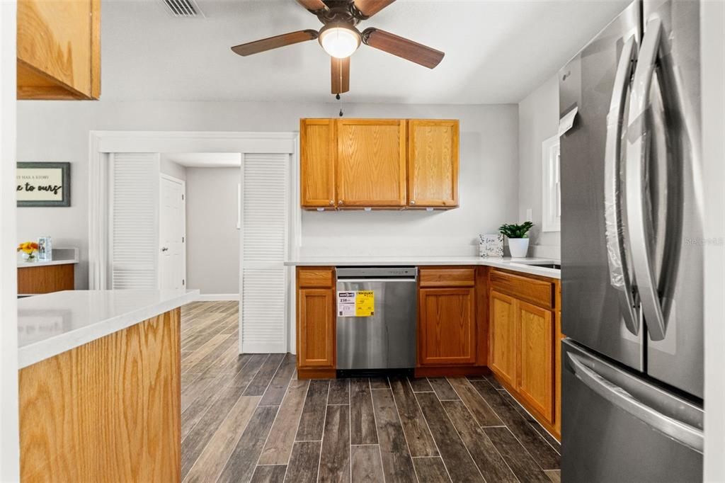 En Venta: $234,900 (4 camas, 2 baños, 1435 Pies cuadrados)