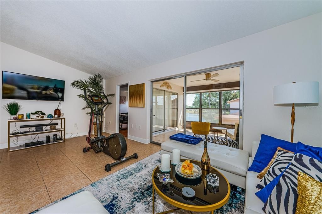 For Sale: $175,000 (2 beds, 2 baths, 1114 Square Feet)