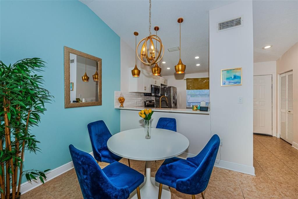 For Sale: $175,000 (2 beds, 2 baths, 1114 Square Feet)