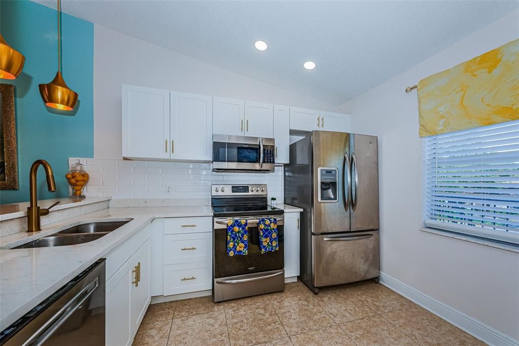 For Sale: $175,000 (2 beds, 2 baths, 1114 Square Feet)