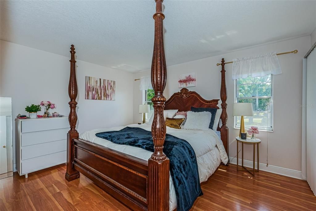 For Sale: $175,000 (2 beds, 2 baths, 1114 Square Feet)