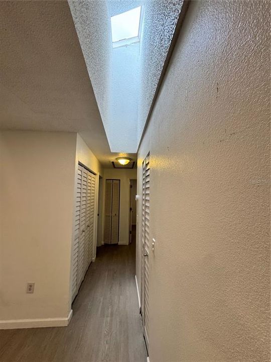 Activo con contrato: $1,775 (2 camas, 2 baños, 930 Pies cuadrados)