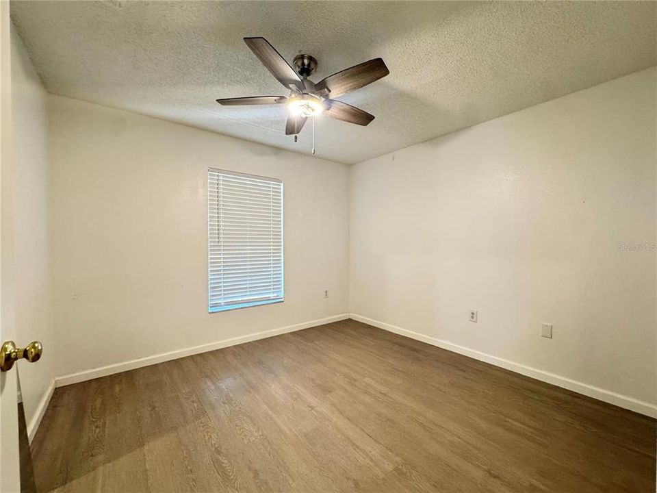 Activo con contrato: $1,775 (2 camas, 2 baños, 930 Pies cuadrados)