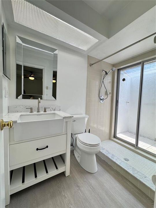Activo con contrato: $1,775 (2 camas, 2 baños, 930 Pies cuadrados)