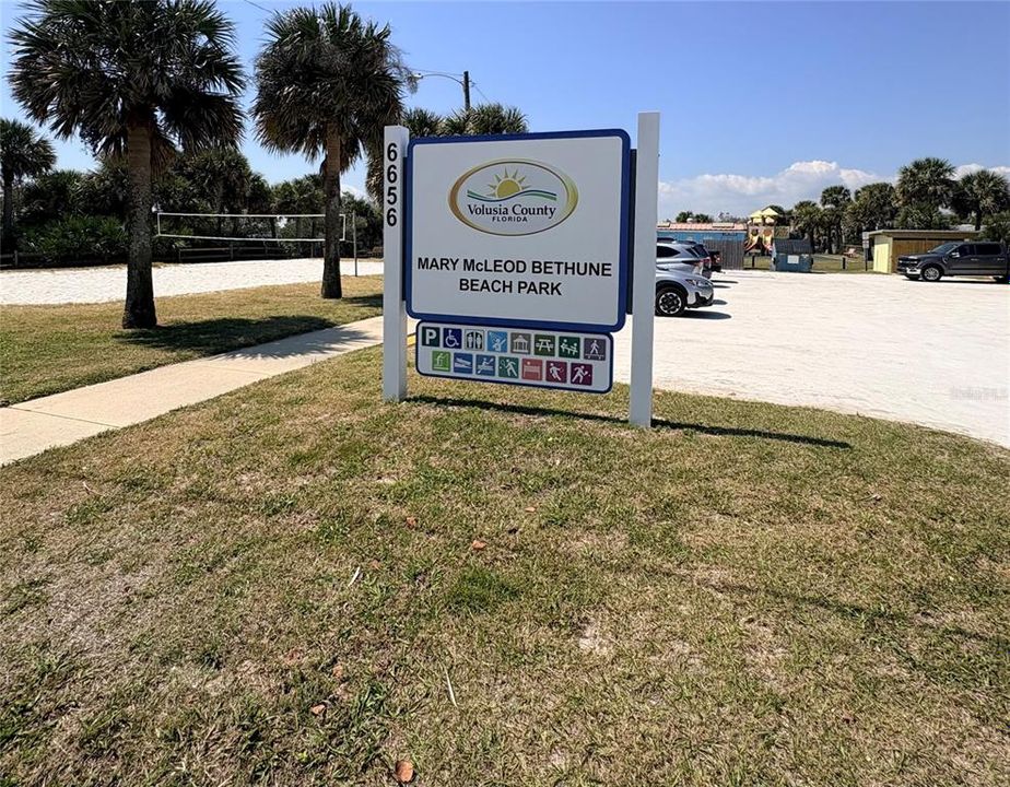 For Rent: $3,500 (2 beds, 1 baths, 900 Square Feet)
