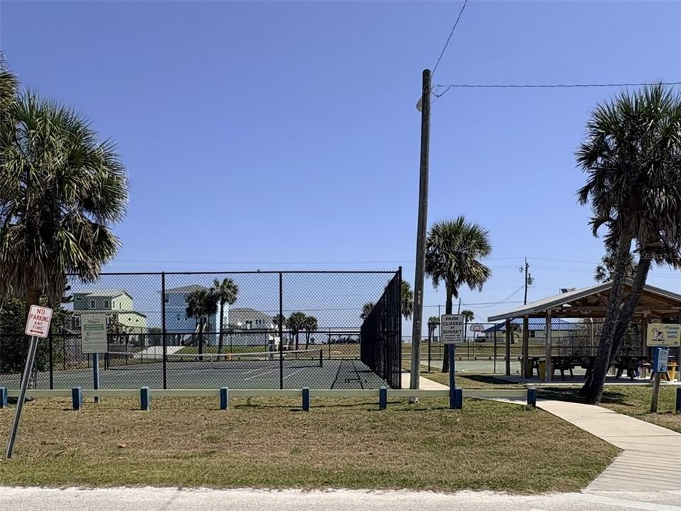 For Rent: $3,500 (2 beds, 1 baths, 900 Square Feet)