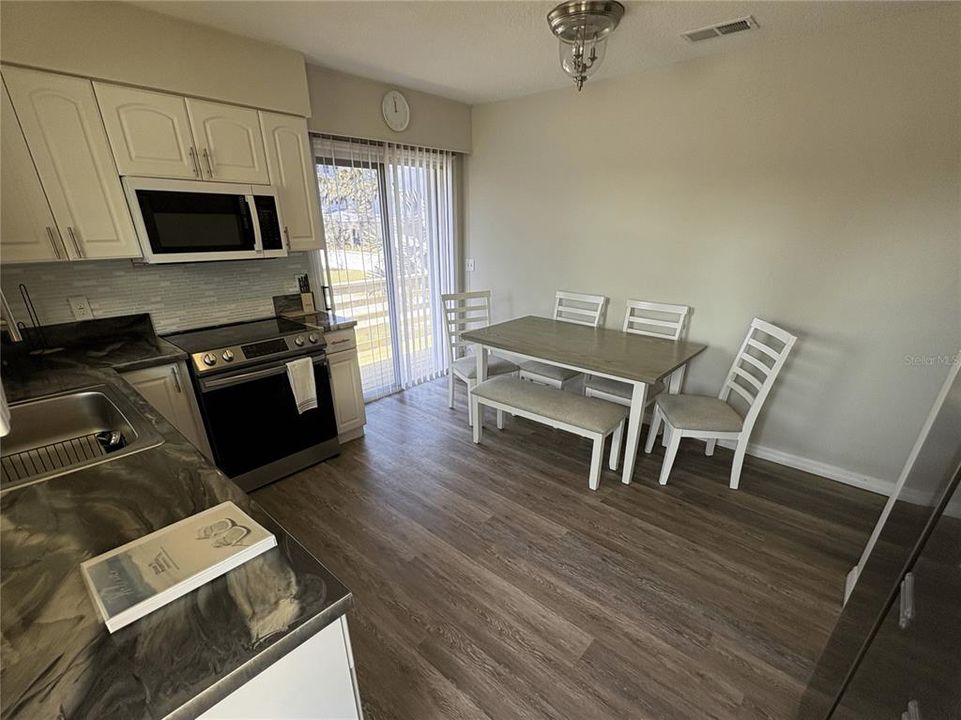 For Rent: $3,500 (2 beds, 1 baths, 900 Square Feet)