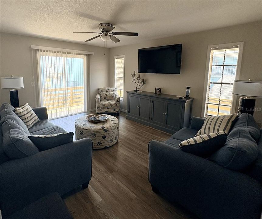 For Rent: $3,500 (2 beds, 1 baths, 900 Square Feet)