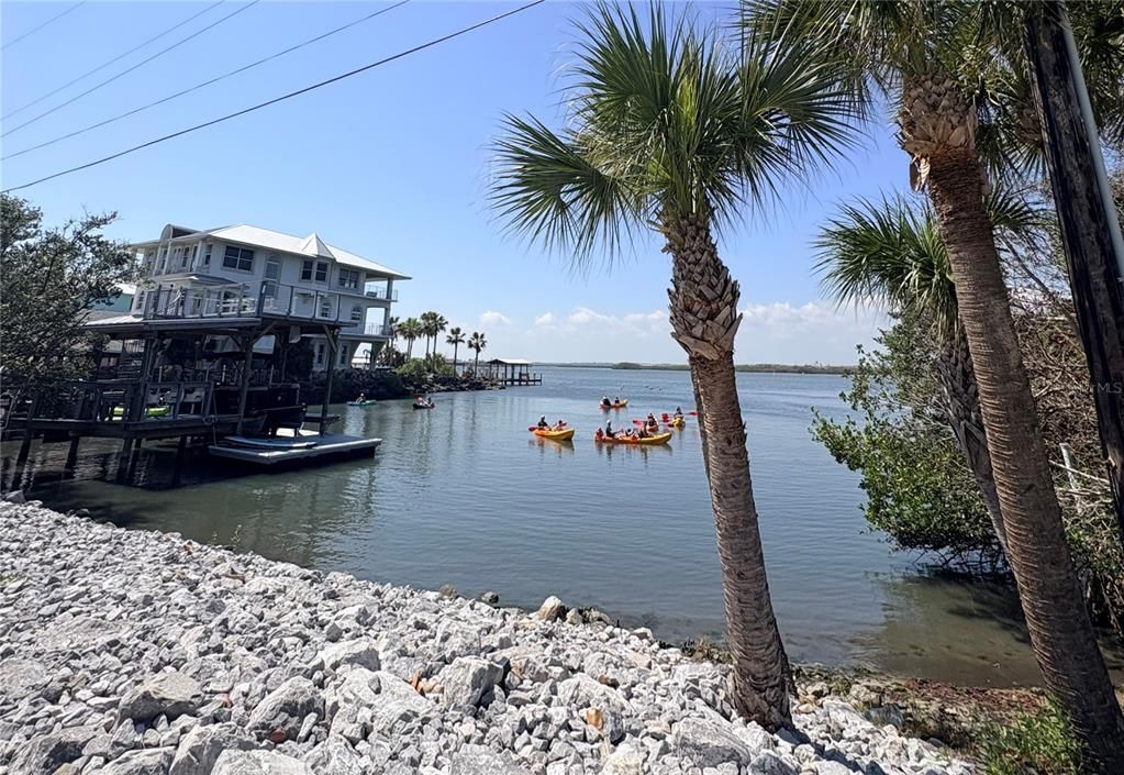 For Rent: $3,500 (2 beds, 1 baths, 900 Square Feet)