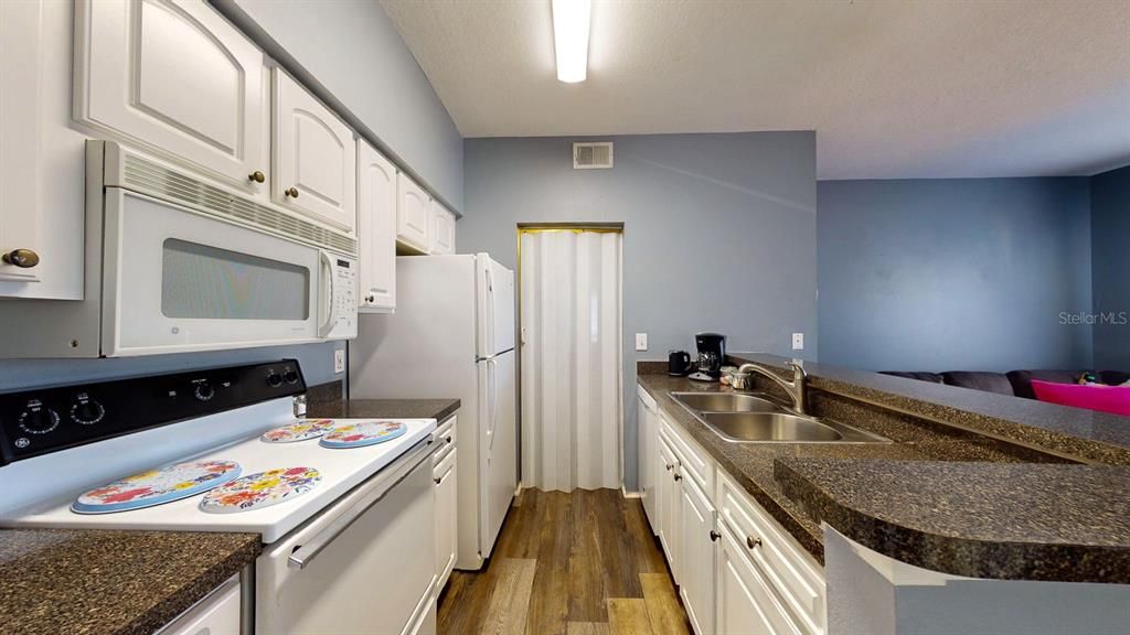 For Rent: $1,700 (1 beds, 1 baths, 672 Square Feet)