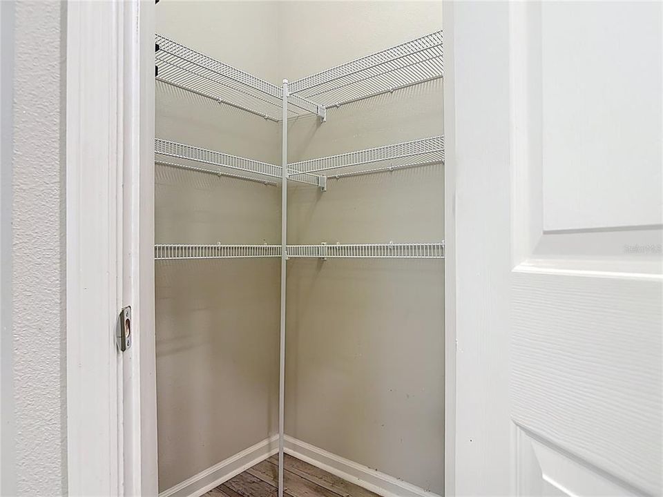 На продажу: $299,999 (3 спален, 2 ванн, 1736 Квадратных фут)