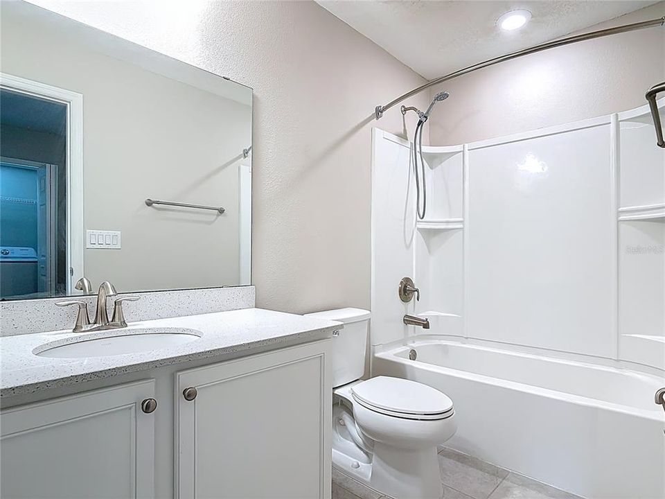 На продажу: $299,999 (3 спален, 2 ванн, 1736 Квадратных фут)