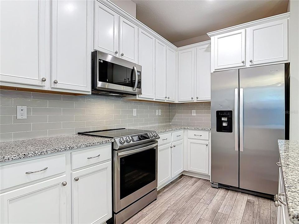 На продажу: $299,999 (3 спален, 2 ванн, 1736 Квадратных фут)