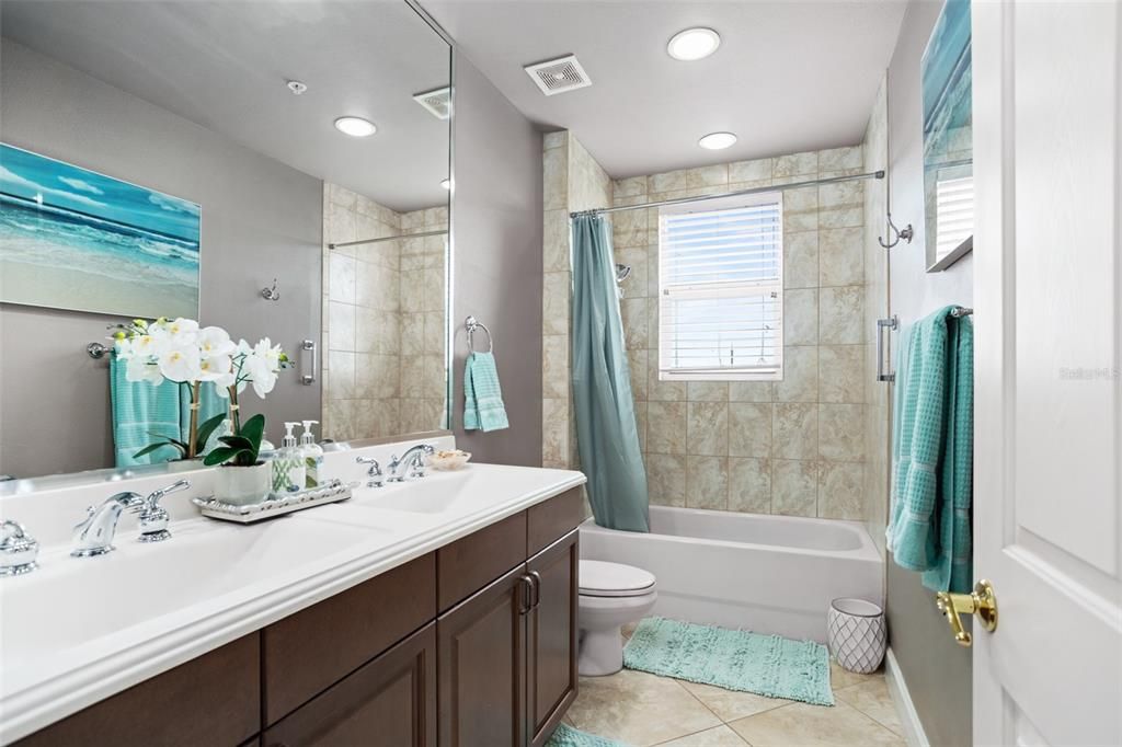 For Rent: $4,200 (3 beds, 2 baths, 2549 Square Feet)