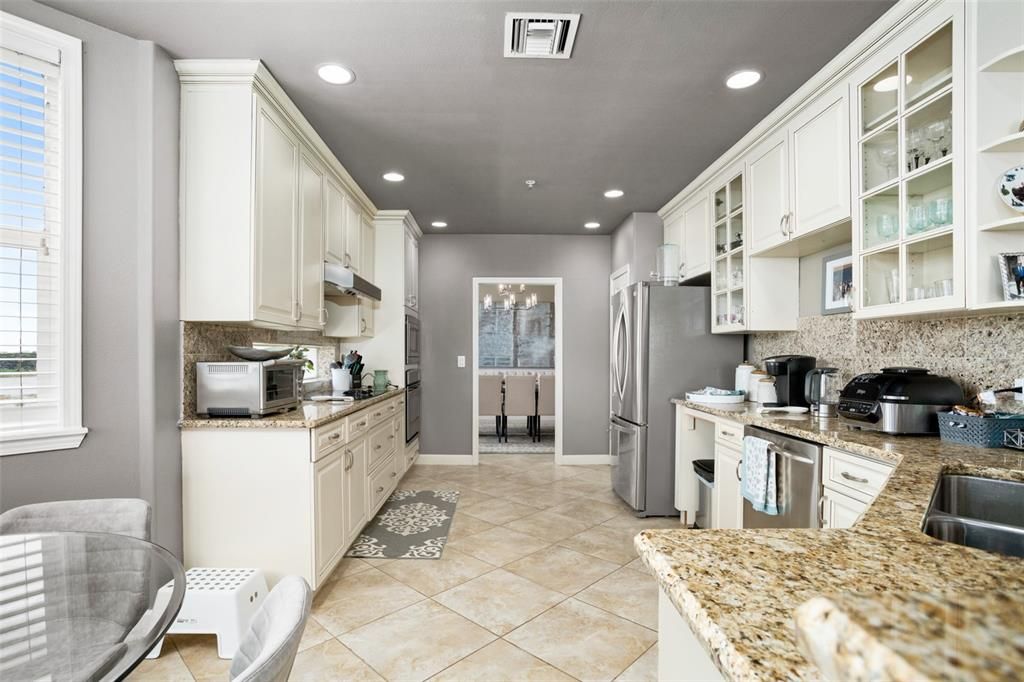 For Rent: $4,200 (3 beds, 2 baths, 2549 Square Feet)