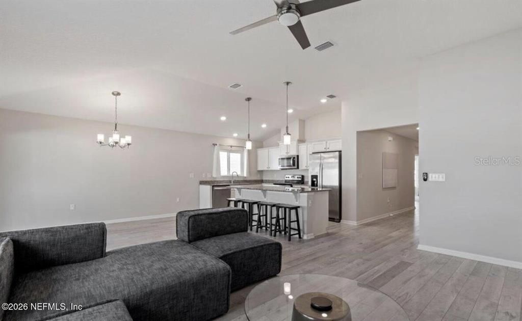 For Rent: $2,500 (3 beds, 2 baths, 1608 Square Feet)