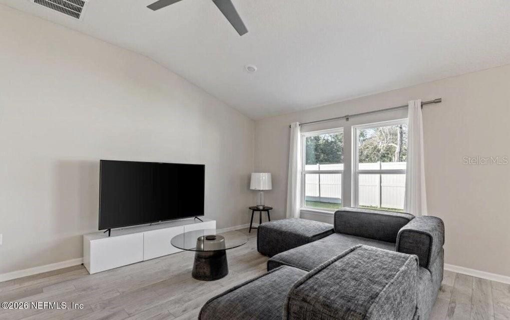 For Rent: $2,500 (3 beds, 2 baths, 1608 Square Feet)