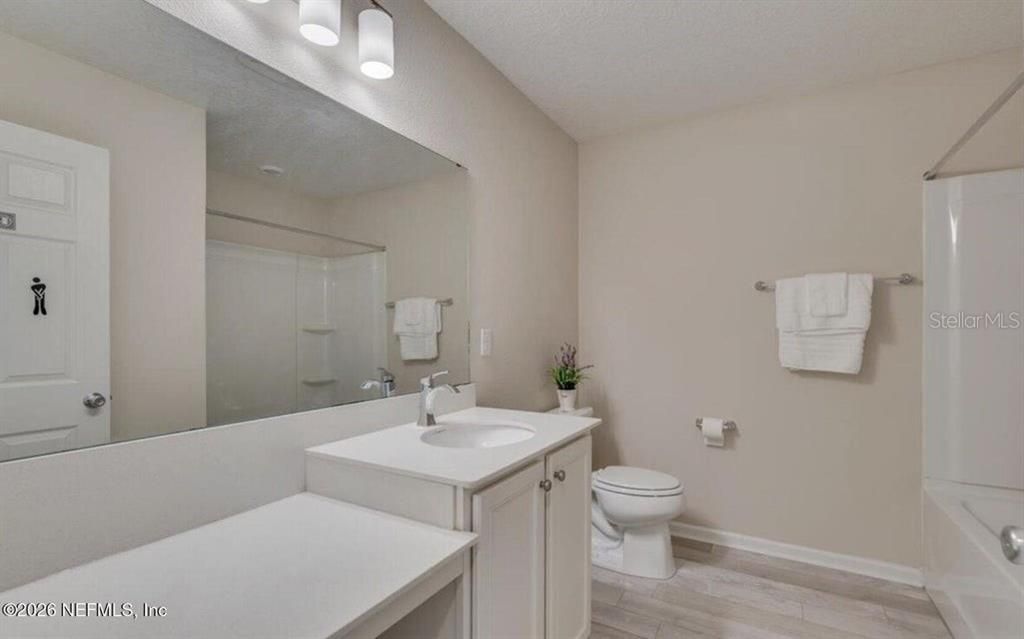 For Rent: $2,500 (3 beds, 2 baths, 1608 Square Feet)