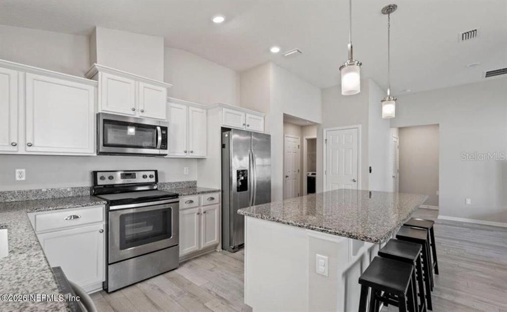 For Rent: $2,500 (3 beds, 2 baths, 1608 Square Feet)