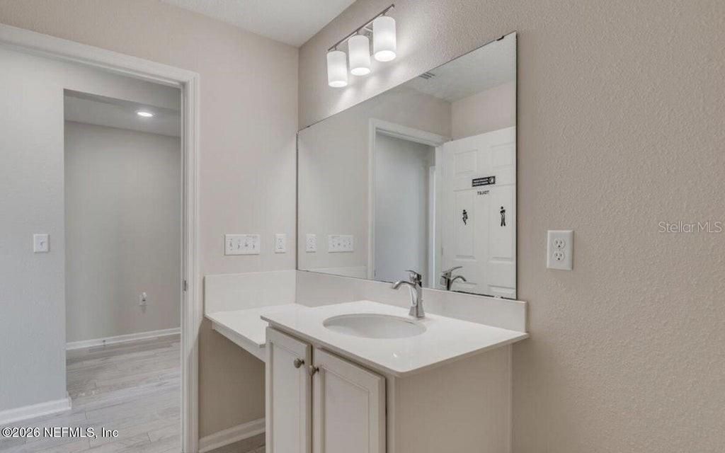 For Rent: $2,500 (3 beds, 2 baths, 1608 Square Feet)