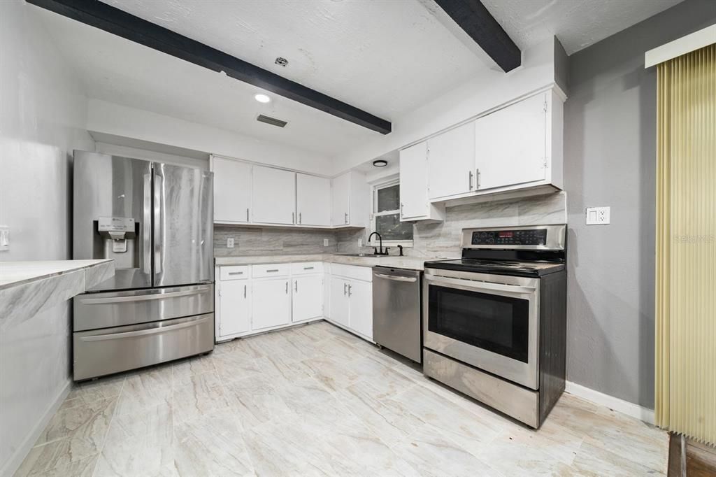 В аренду: $2,900 (4 спален, 2 ванн, 1467 Квадратных фут)