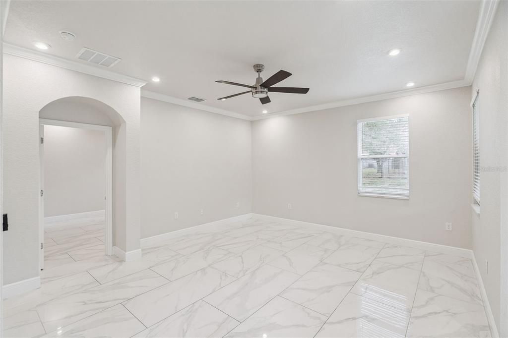 En Venta: $345,000 (4 camas, 2 baños, 1851 Pies cuadrados)