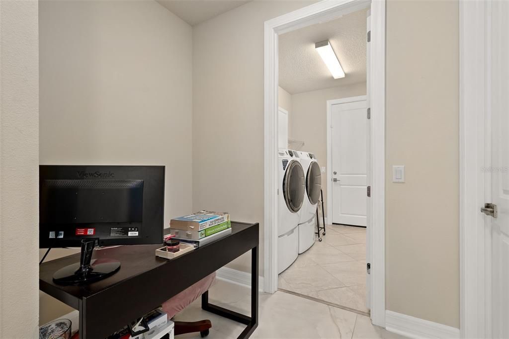 En Venta: $799,999 (4 camas, 3 baños, 2692 Pies cuadrados)