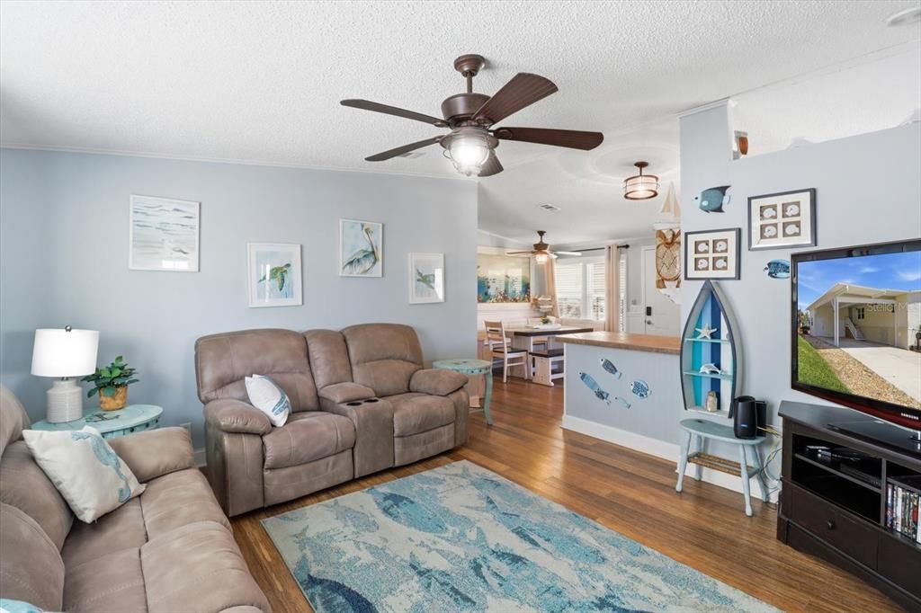 En Venta: $399,999 (2 camas, 2 baños, 1046 Pies cuadrados)