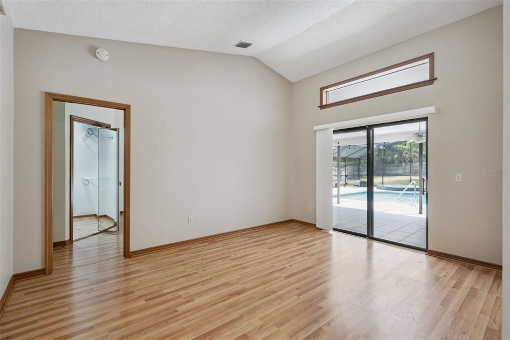 Под контрактом: $425,000 (3 спален, 2 ванн, 1819 Квадратных фут)