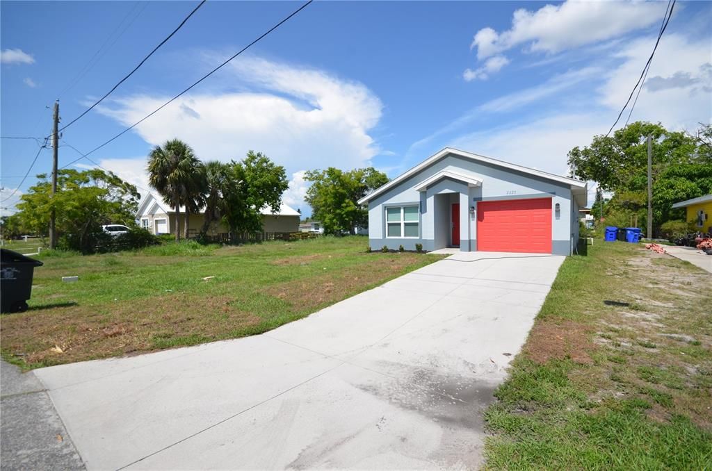 For Rent: $2,200 (3 beds, 2 baths, 1193 Square Feet)