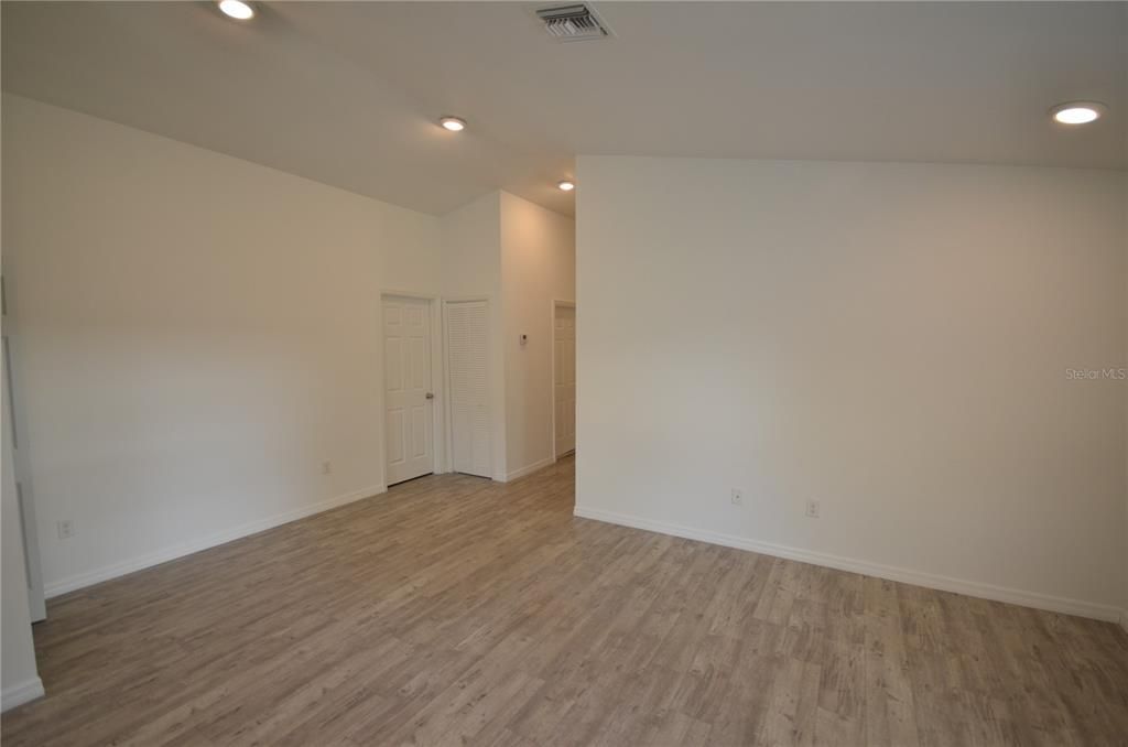 For Rent: $2,200 (3 beds, 2 baths, 1193 Square Feet)
