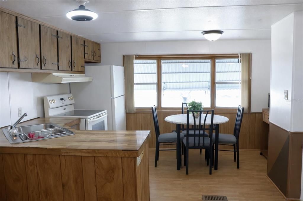 For Sale: $89,000 (2 beds, 1 baths, 672 Square Feet)