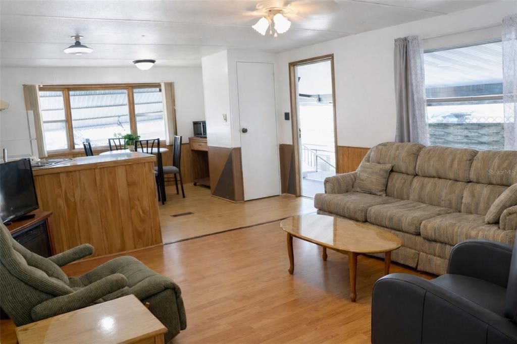 For Sale: $89,000 (2 beds, 1 baths, 672 Square Feet)