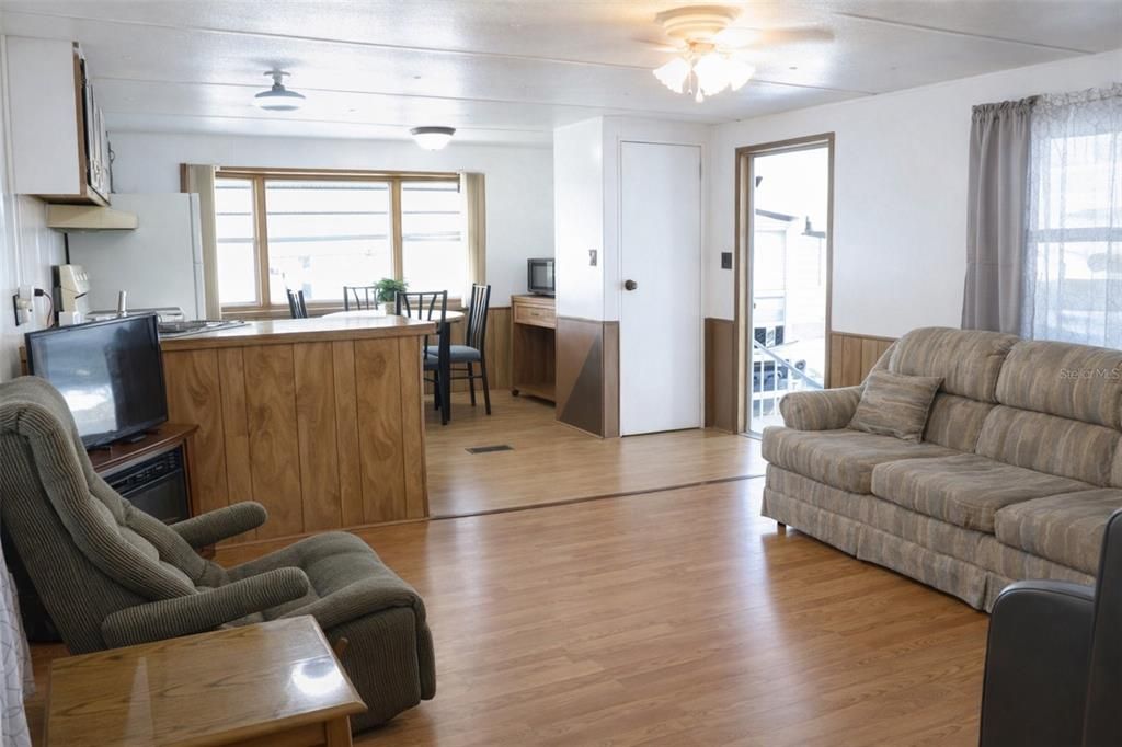 For Sale: $89,000 (2 beds, 1 baths, 672 Square Feet)