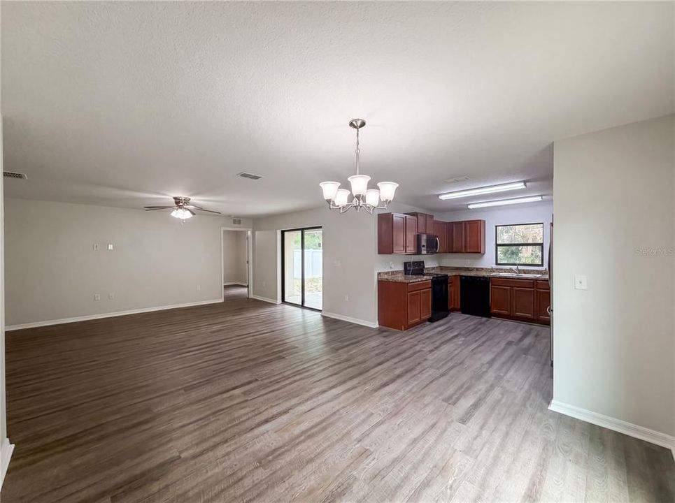 En Venta: $286,000 (3 camas, 2 baños, 1629 Pies cuadrados)