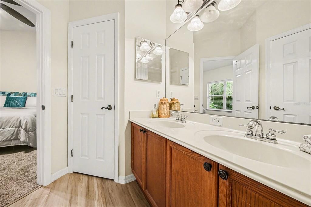 Active With Contract: $310,000 (2 beds, 2 baths, 1516 Square Feet)