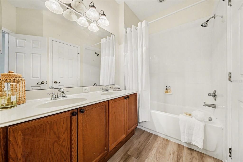 Active With Contract: $310,000 (2 beds, 2 baths, 1516 Square Feet)