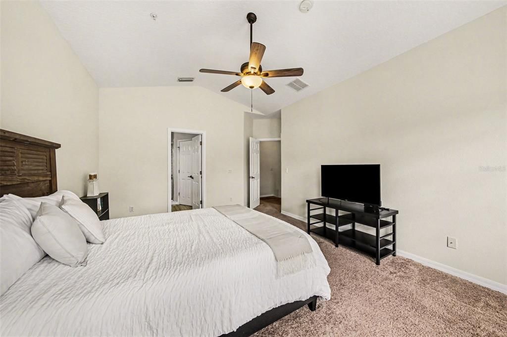 Active With Contract: $310,000 (2 beds, 2 baths, 1516 Square Feet)