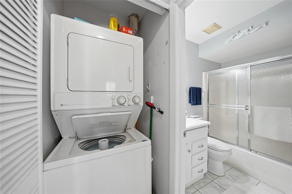 Activo con contrato: $140,000 (2 camas, 2 baños, 886 Pies cuadrados)