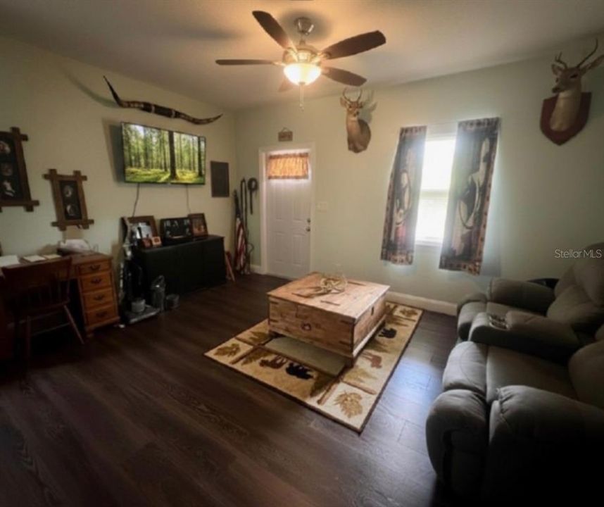 For Sale: $125,000 (1 beds, 1 baths, 512 Square Feet)
