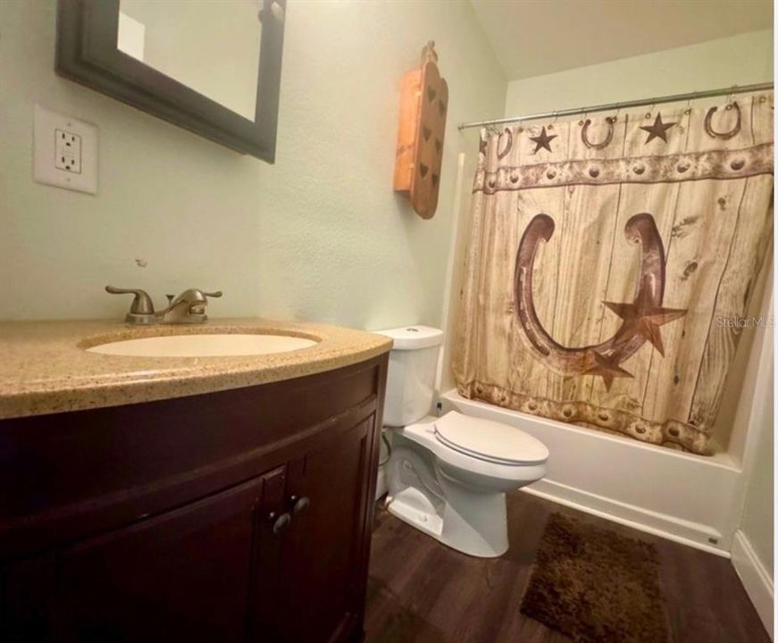 For Sale: $125,000 (1 beds, 1 baths, 512 Square Feet)