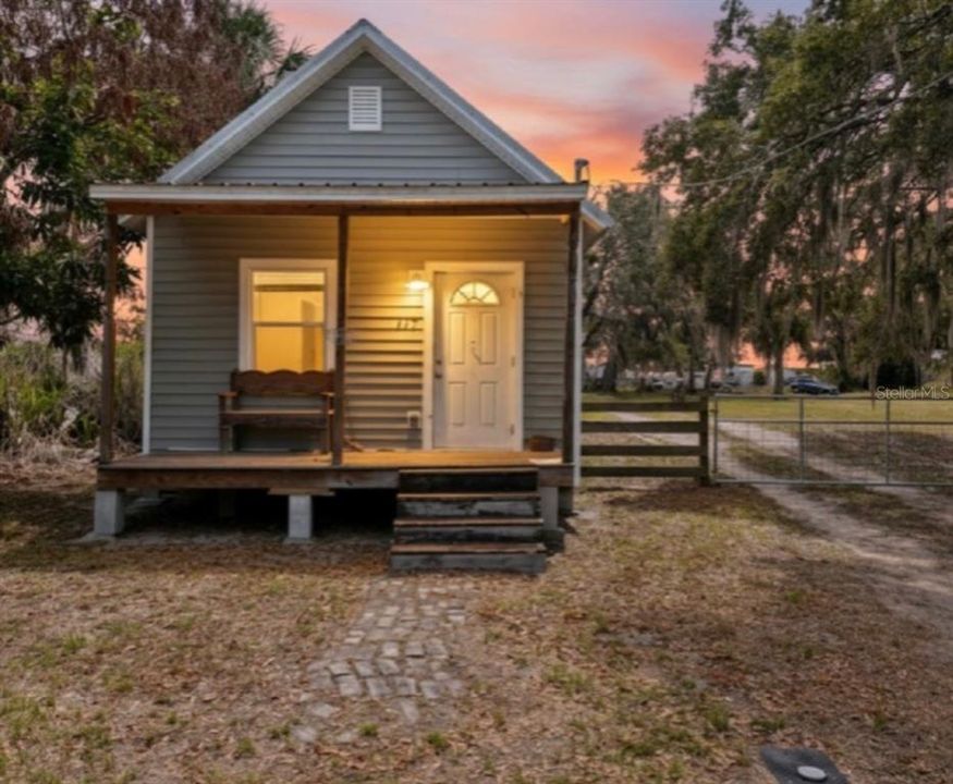 For Sale: $125,000 (1 beds, 1 baths, 512 Square Feet)