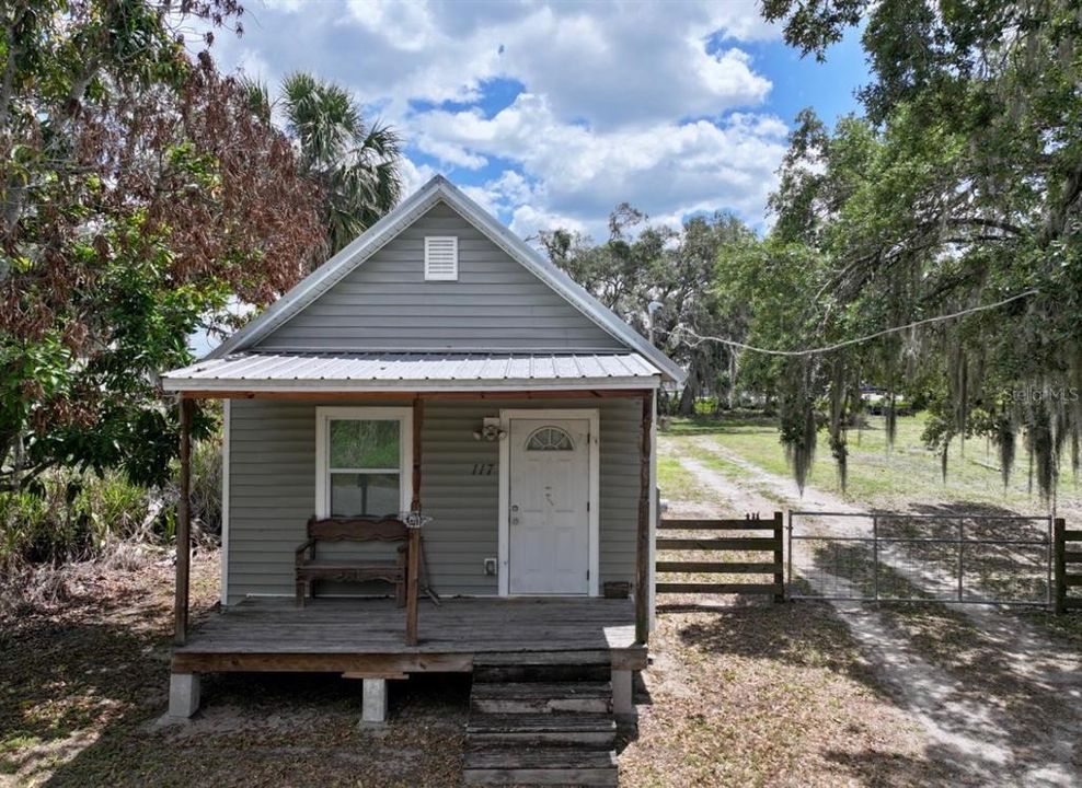 For Sale: $125,000 (1 beds, 1 baths, 512 Square Feet)