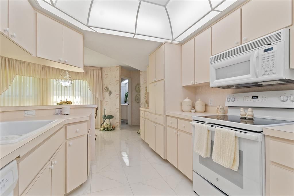 For Sale: $309,700 (3 beds, 2 baths, 2021 Square Feet)