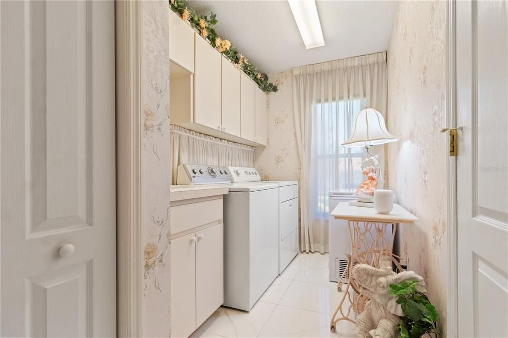 For Sale: $309,700 (3 beds, 2 baths, 2021 Square Feet)