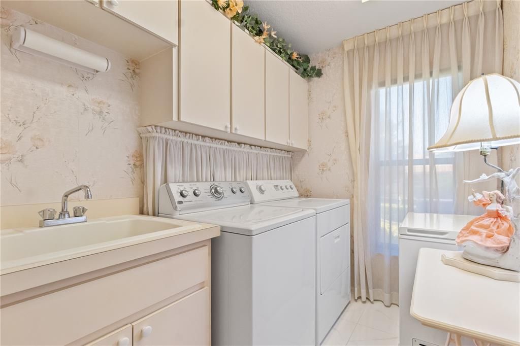 For Sale: $309,700 (3 beds, 2 baths, 2021 Square Feet)