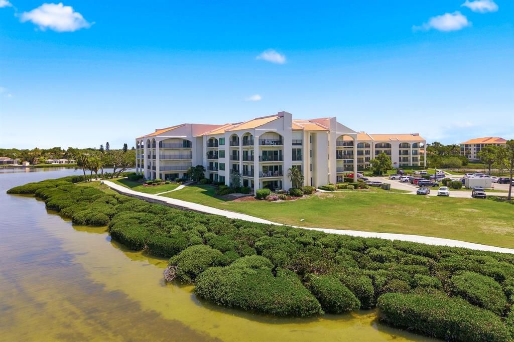 For Sale: $475,000 (2 beds, 2 baths, 1330 Square Feet)