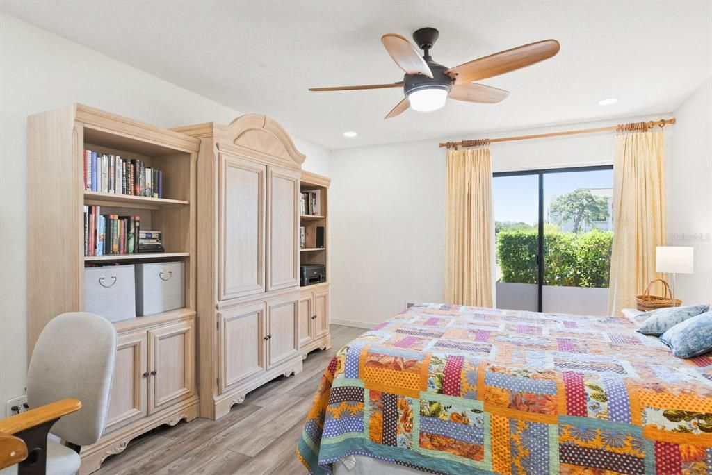 For Sale: $475,000 (2 beds, 2 baths, 1330 Square Feet)