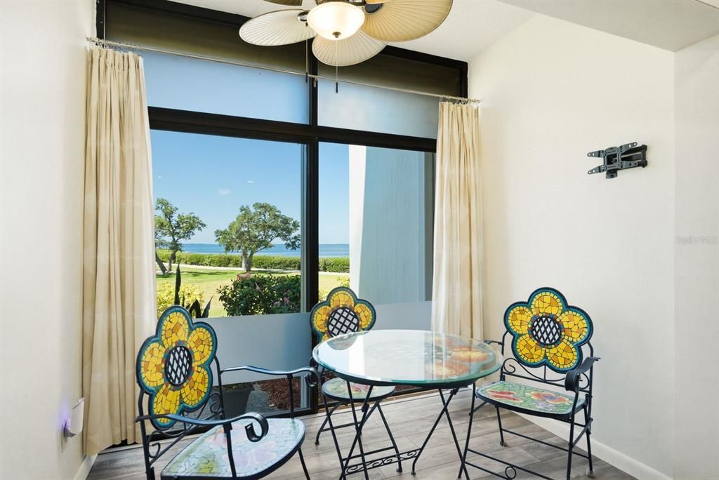 For Sale: $475,000 (2 beds, 2 baths, 1330 Square Feet)