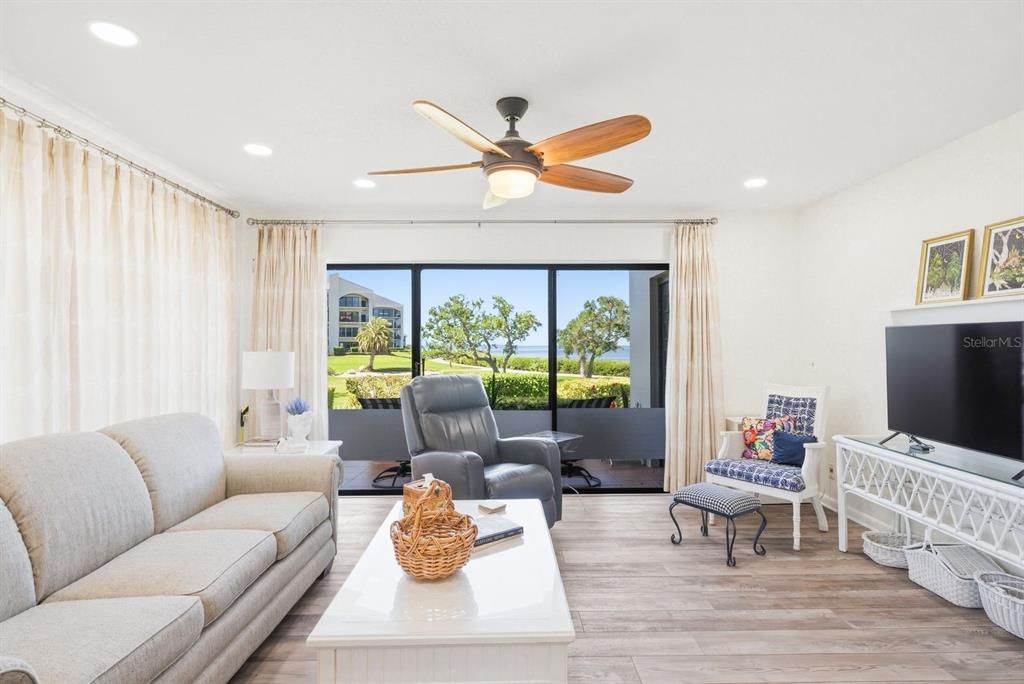 For Sale: $475,000 (2 beds, 2 baths, 1330 Square Feet)
